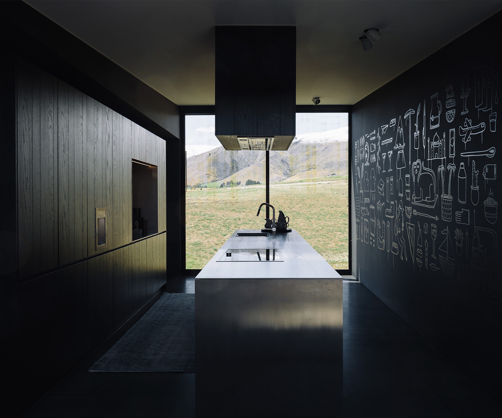 black kitchen Fearon Hay Queenstown