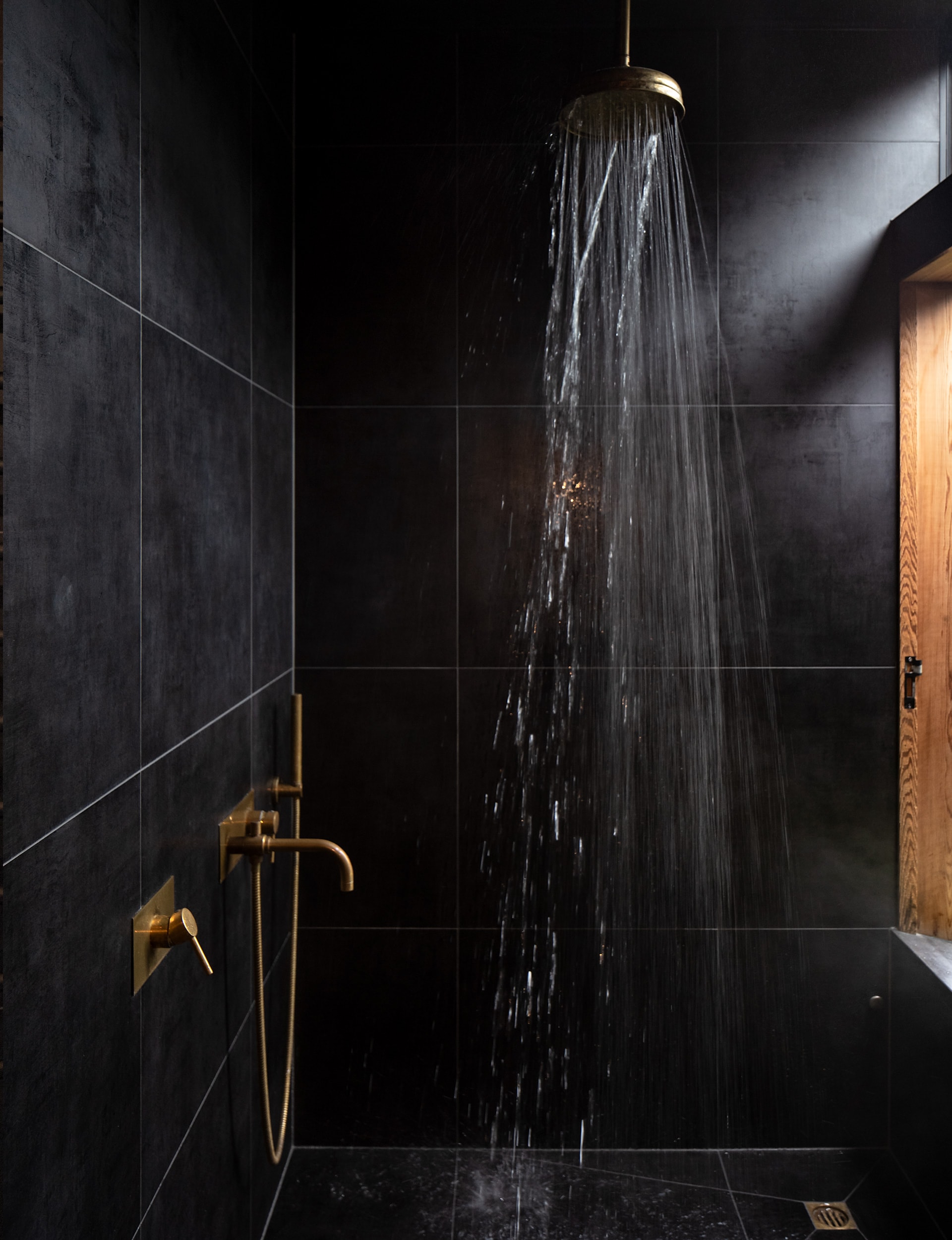 Arrowtown crib open black tiled shower